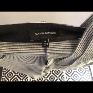 High waist, cropped, straight leg pant.